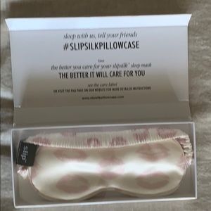 SLIP lips sleep mask